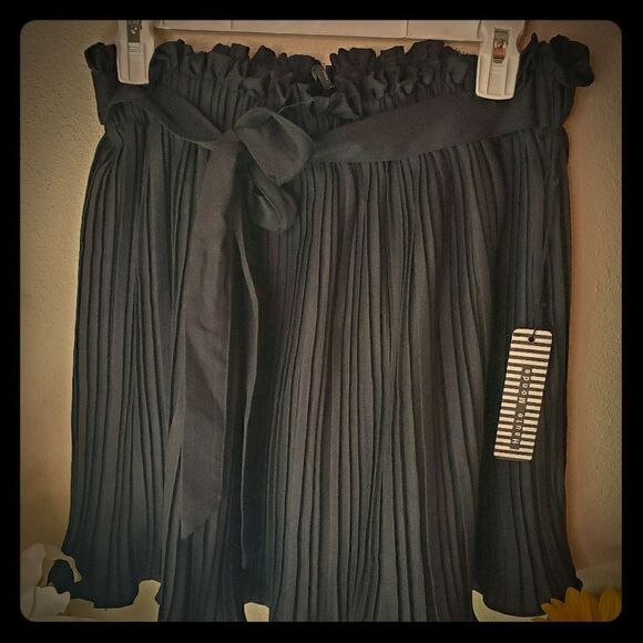 NWT Haute Monde Black ruffle skirt - Picture 3 of 6